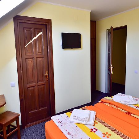 Gyongyvirag Panzio Turia Exterior foto
