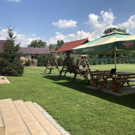Gyongyvirag Panzio Turia Exterior foto