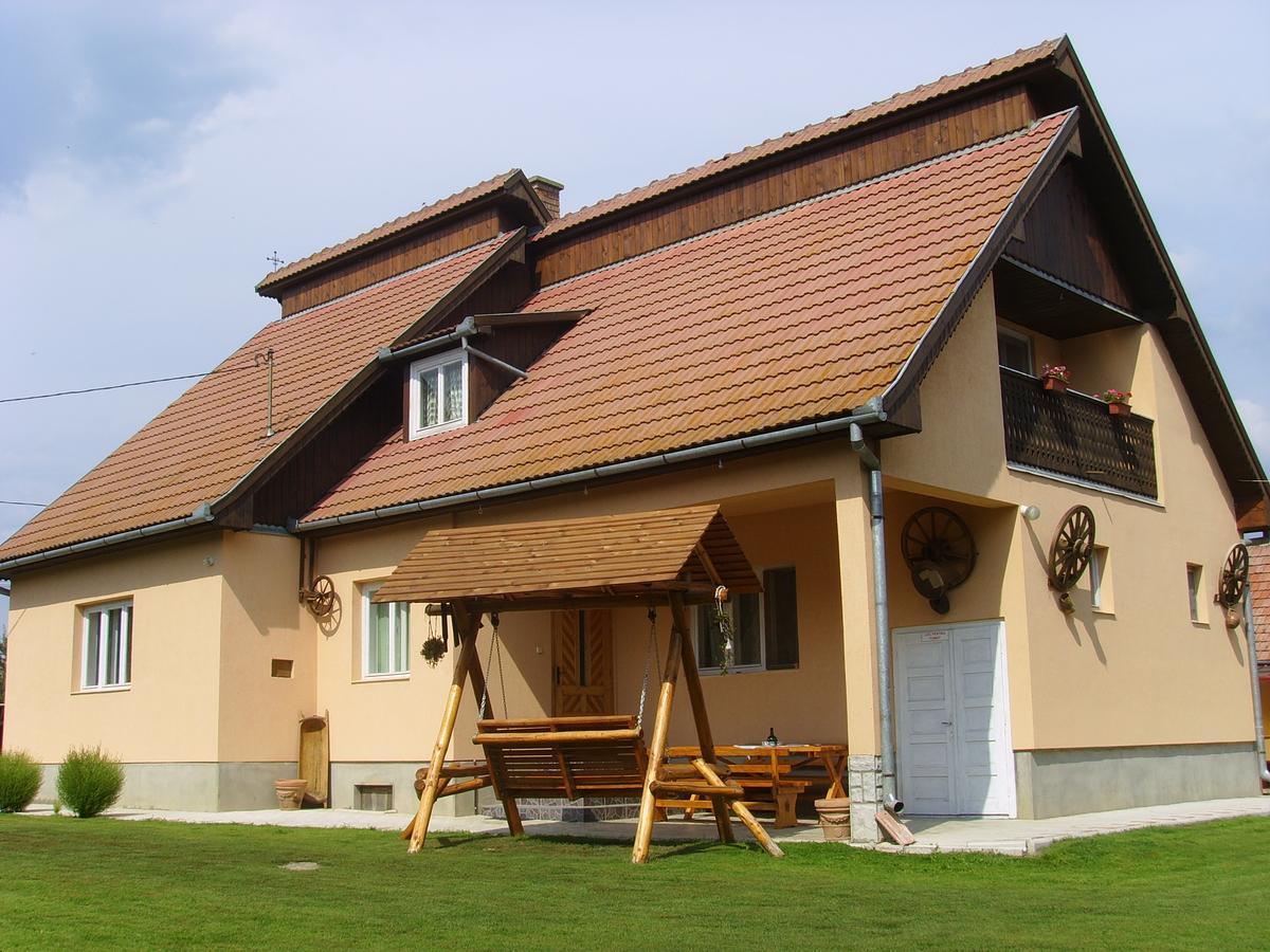 Gyongyvirag Panzio Turia Exterior foto